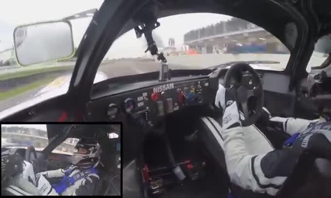Nissan R90CK in pista 25 anni dopo