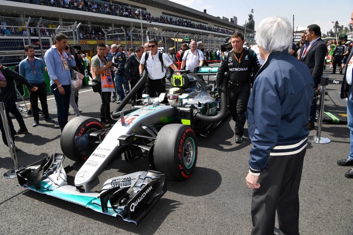 Ecclestone: «Dubito che qualcuno batterà Hamilton»