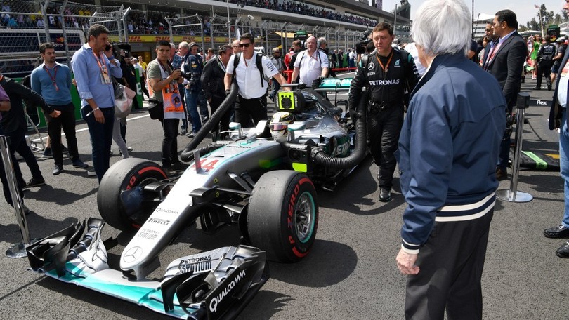 Ecclestone: «Dubito che qualcuno batterà Hamilton»