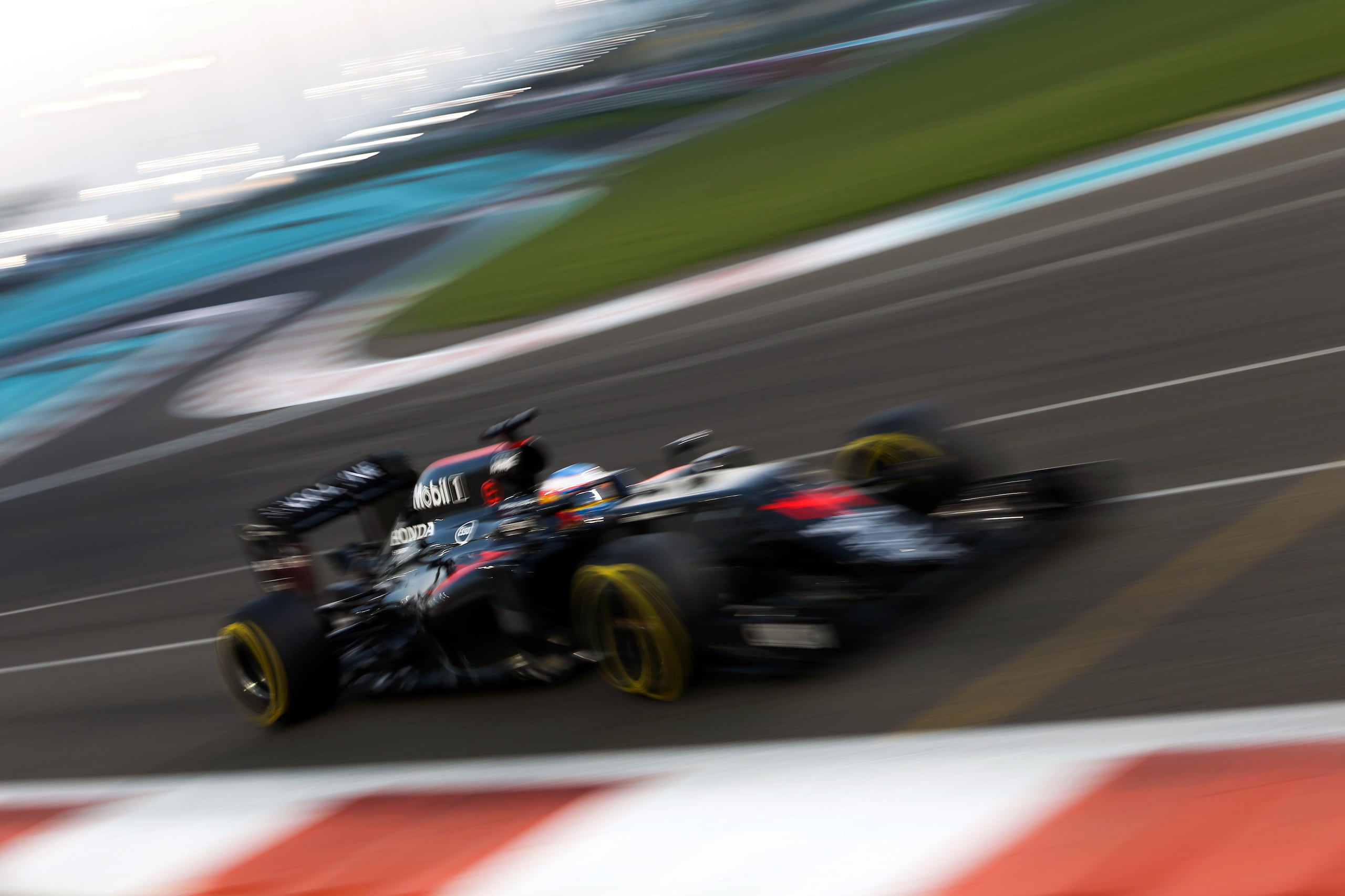 Boullier spavaldo: McLaren avrebbe vinto con un motore al top