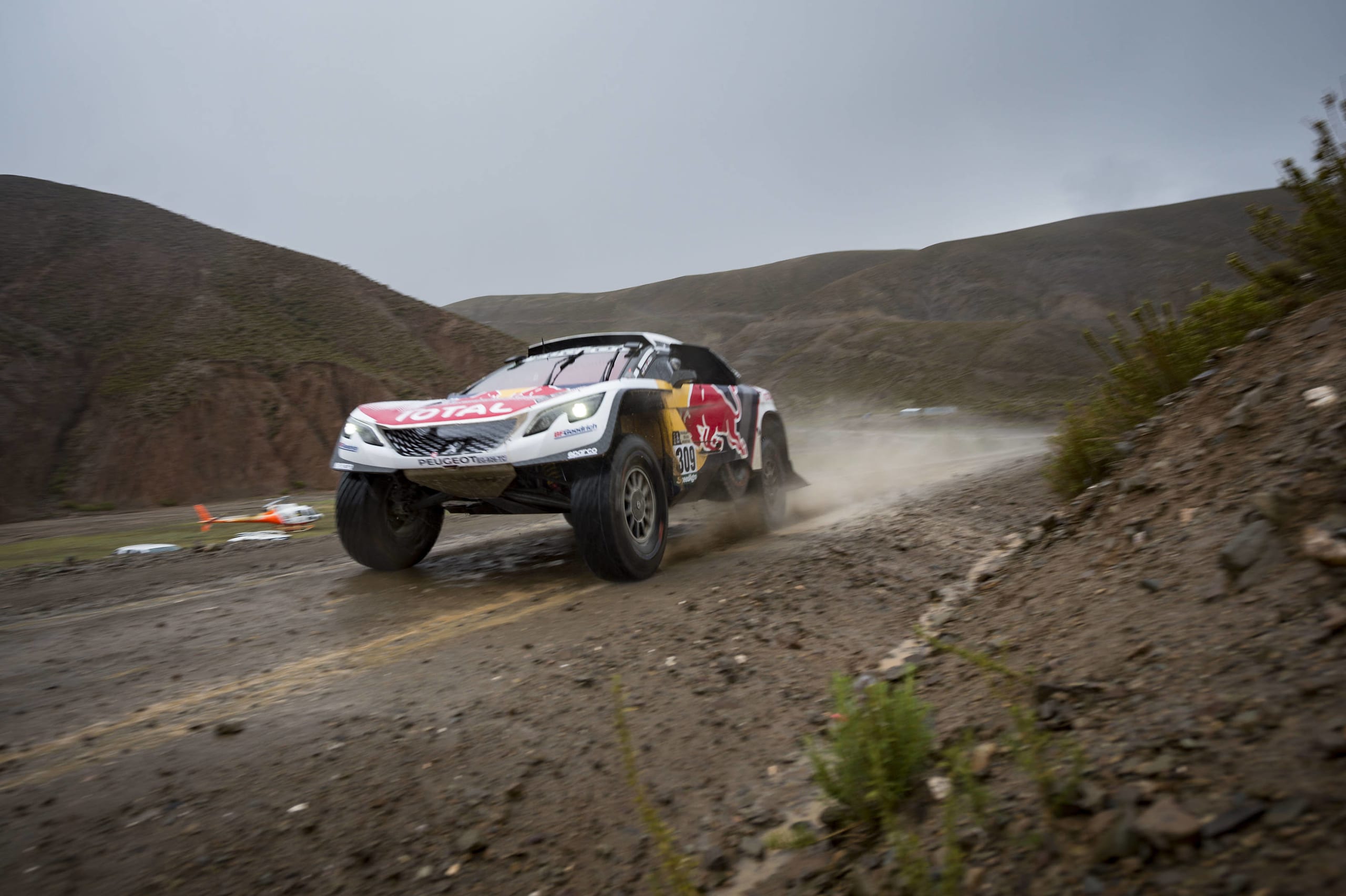 Dakar stage 5, seconda zampata di Loeb, Peterhansel leader