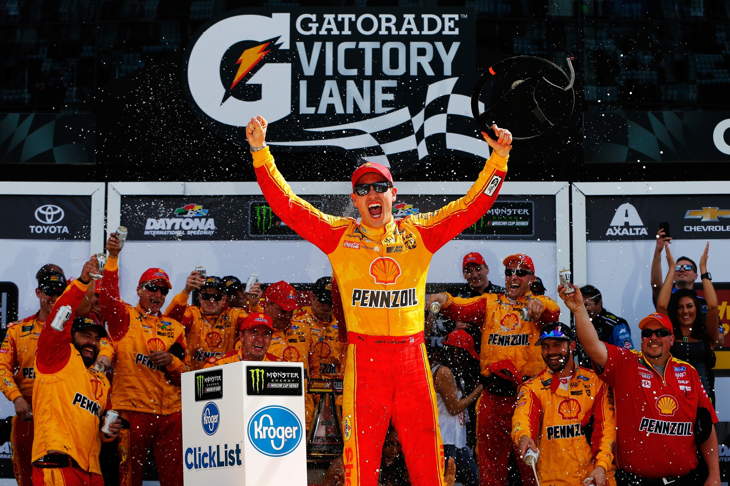 Nascar 2017, Logano vince il primo round
