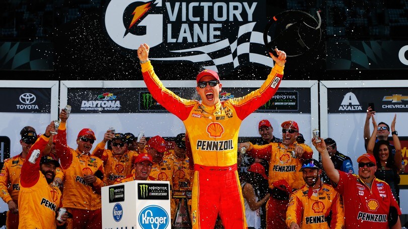 Nascar 2017, Logano vince il primo round