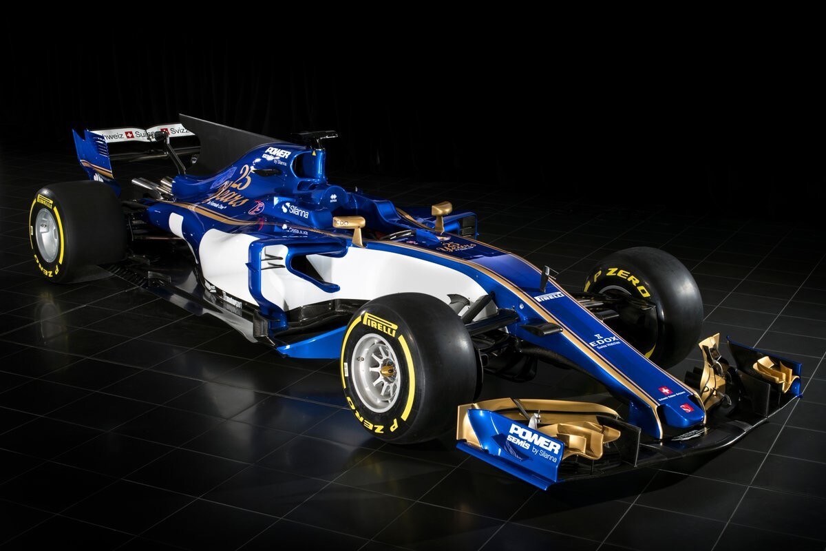 Sauber C36. tante novità per i 25 anni