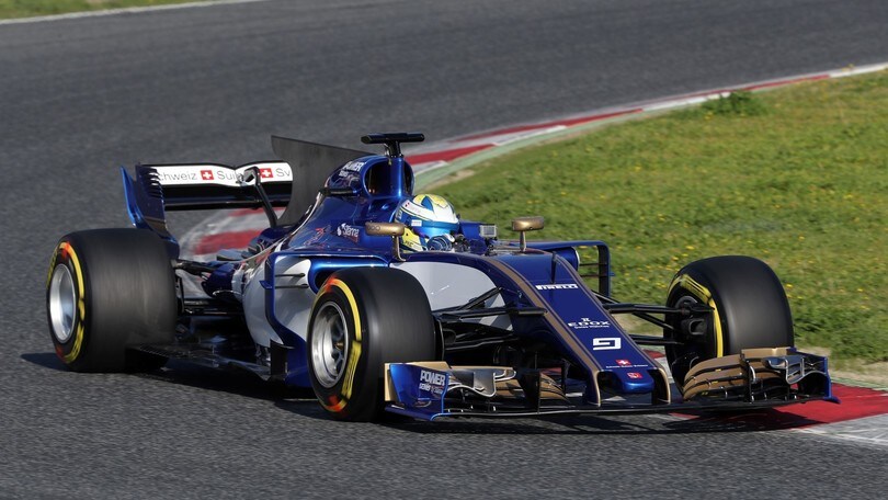 Sauber C36, la prima a scendere in pista: le foto