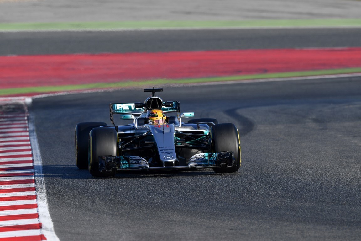 Test Formula 1, Hamilton: "Difficile seguire altre macchine"