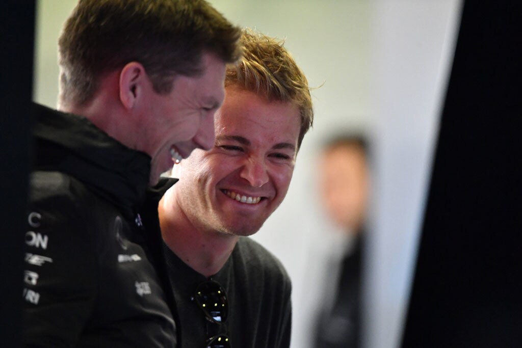 Test F1 Barcellona, Nico Rosberg torna ai box