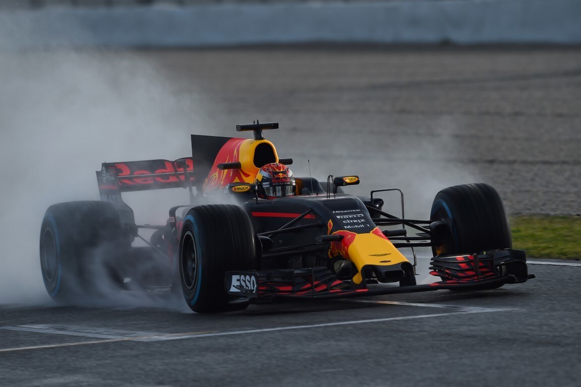 Red Bull non si lascia impressionare da Ferrari e Mercedes