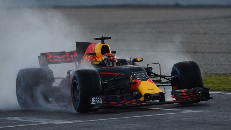 Red Bull non si lascia impressionare da Ferrari e Mercedes