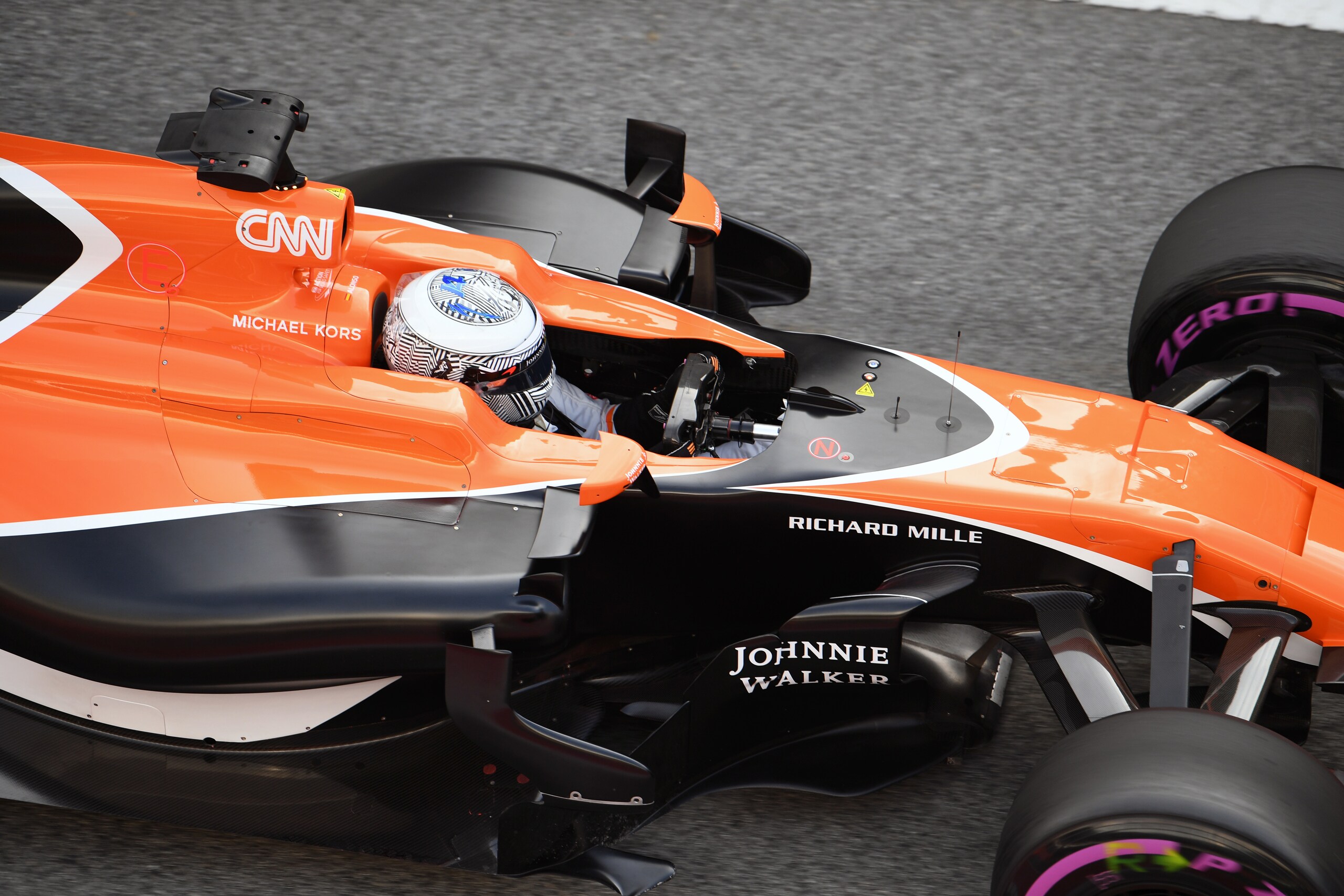McLaren, dopo i test Boullier si affida a “preghiere e candele”