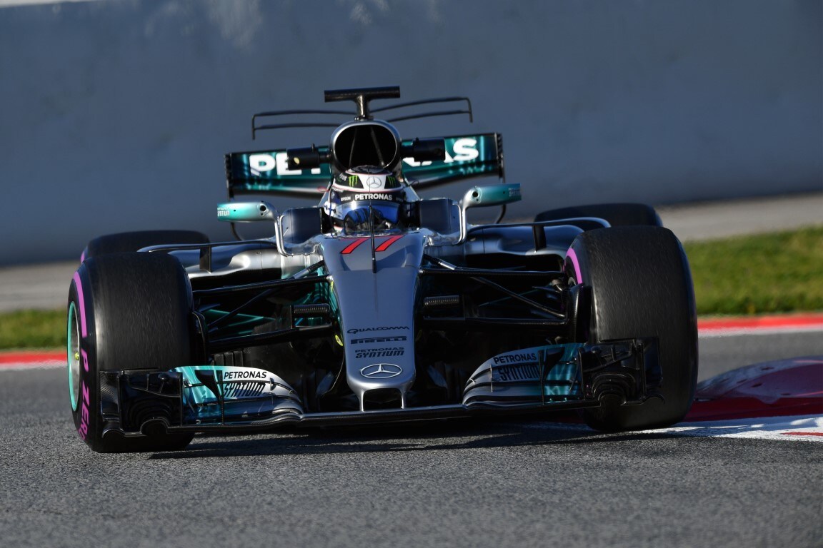 Hamilton "Penso che la Ferrari stia bluffando"