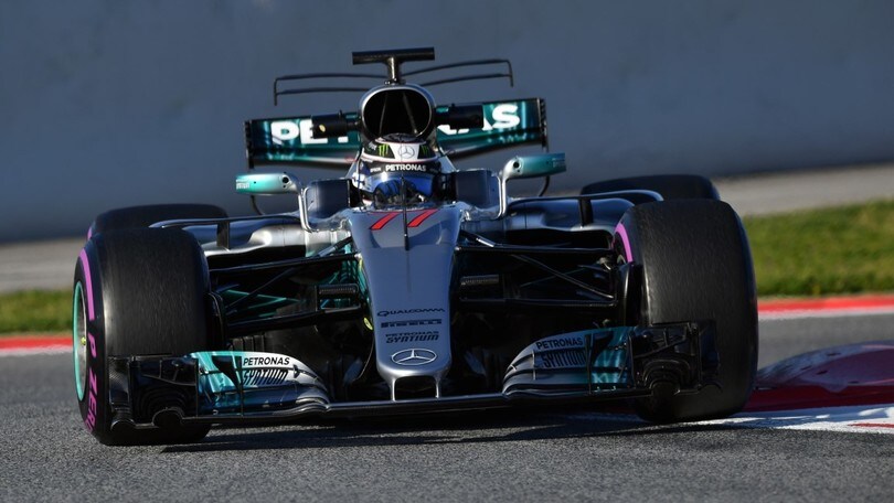 Hamilton "Penso che la Ferrari stia bluffando"