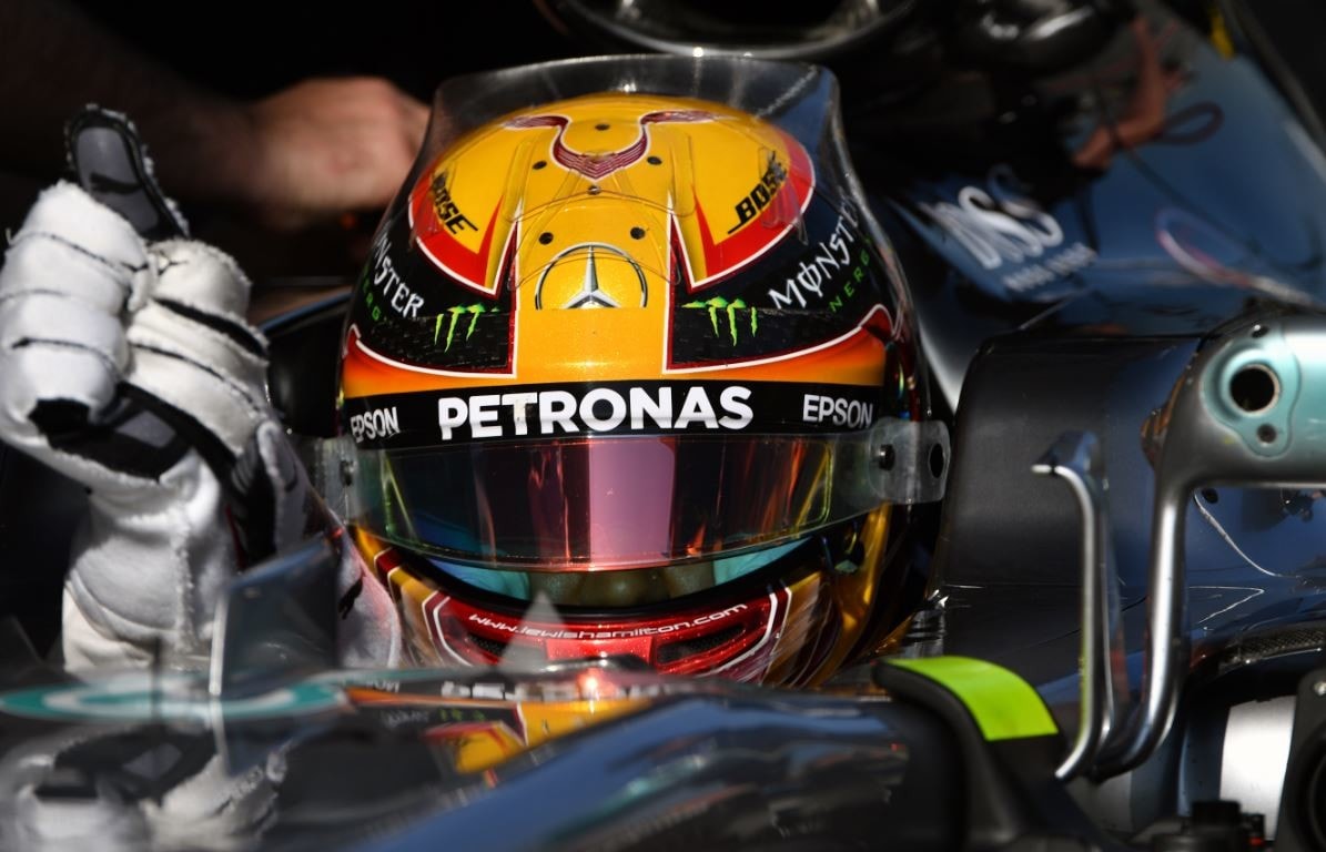 Lewis Hamilton come il Barcellona: "Non mollare mai"