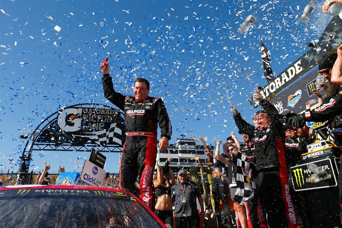 Nascar, Newman vince a Phoenix