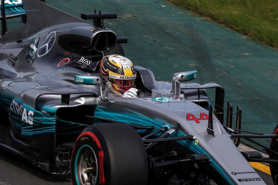Hamilton: "Tutto quasi perfetto, per ora"