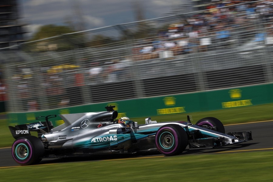 F1 Australia, Hamilton come un tuono in qualifica: foto