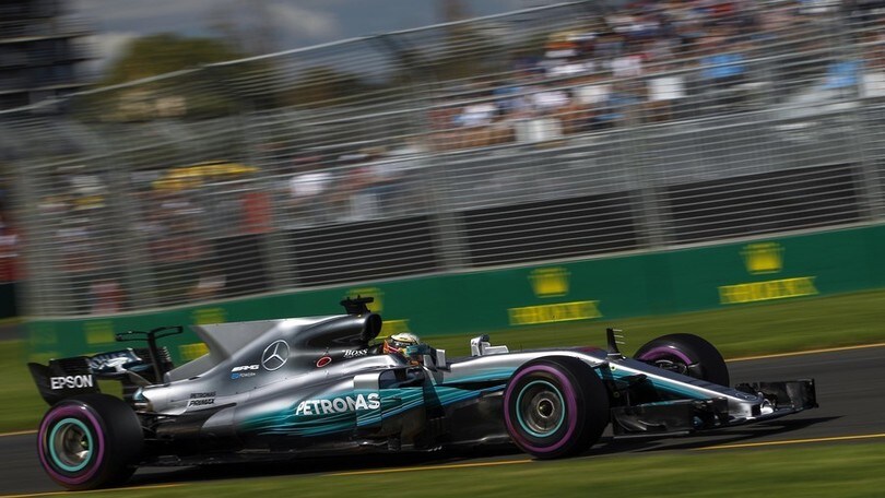 F1 Australia, Hamilton come un tuono in qualifica: foto