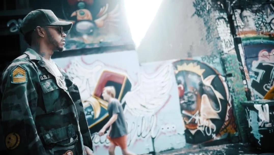 Melbourne 2017: Lewis Hamilton tra graffiti e cortesia