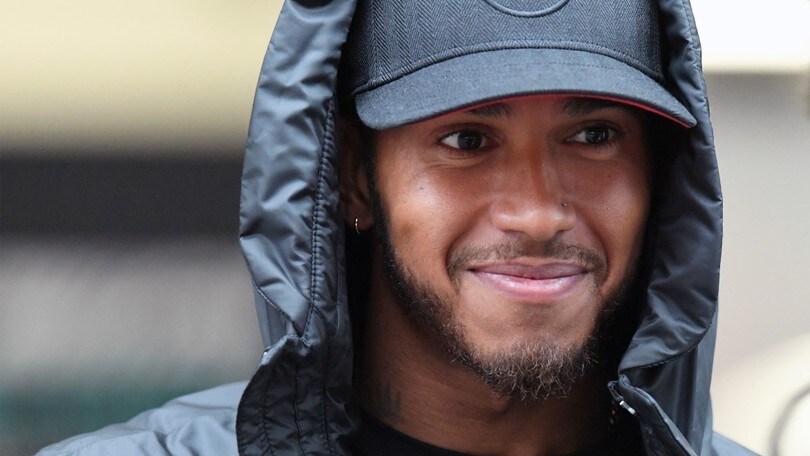 Formula 1 Cina, Hamilton cerca Vettel: "Voglio azione in pista"