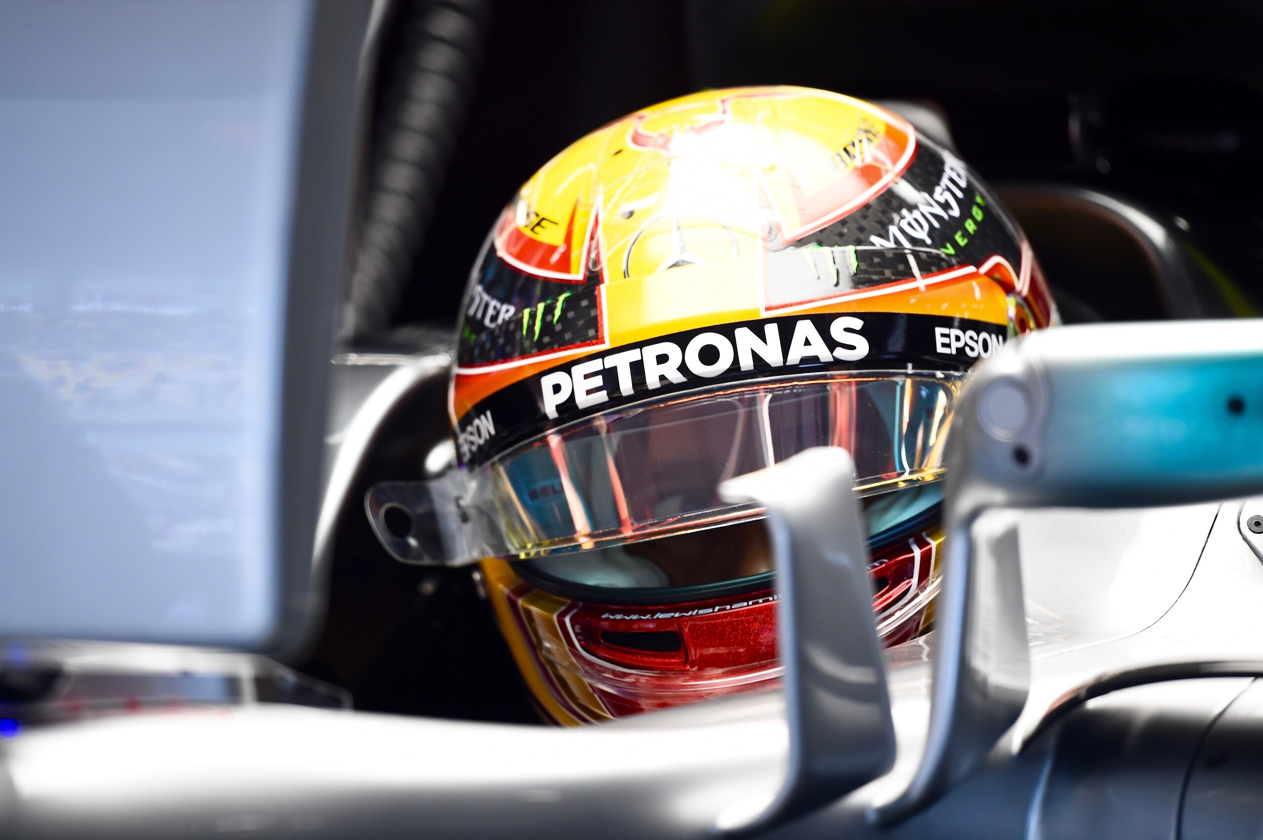 Formula 1 Cina, Mercedes pronta al salto nel buio