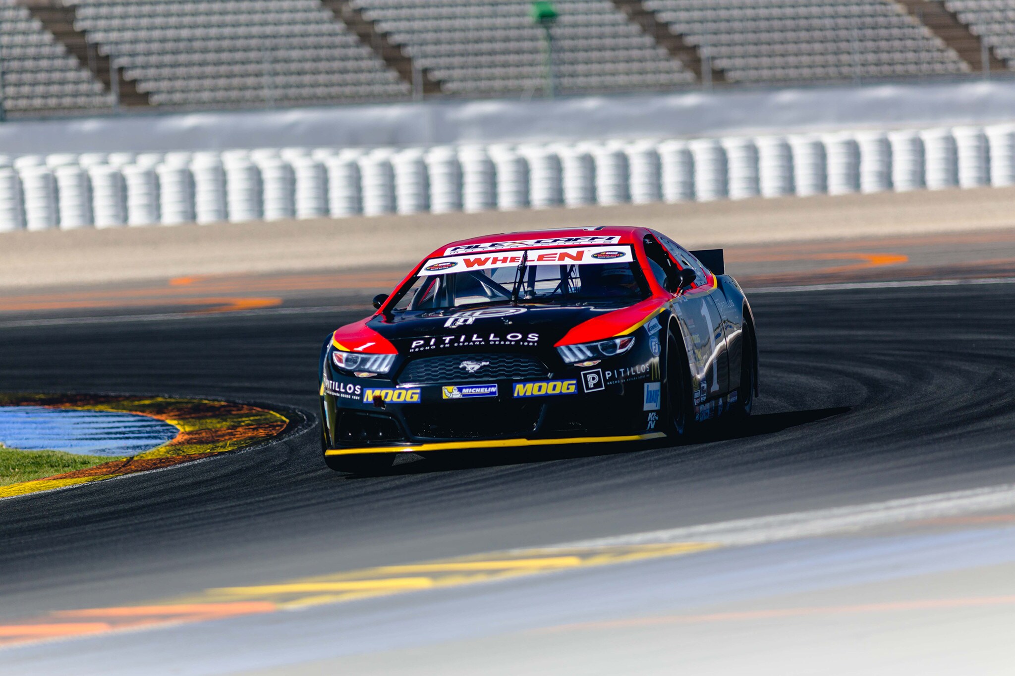 EuroNascar: Garcia apre la stagione vincendo in casa