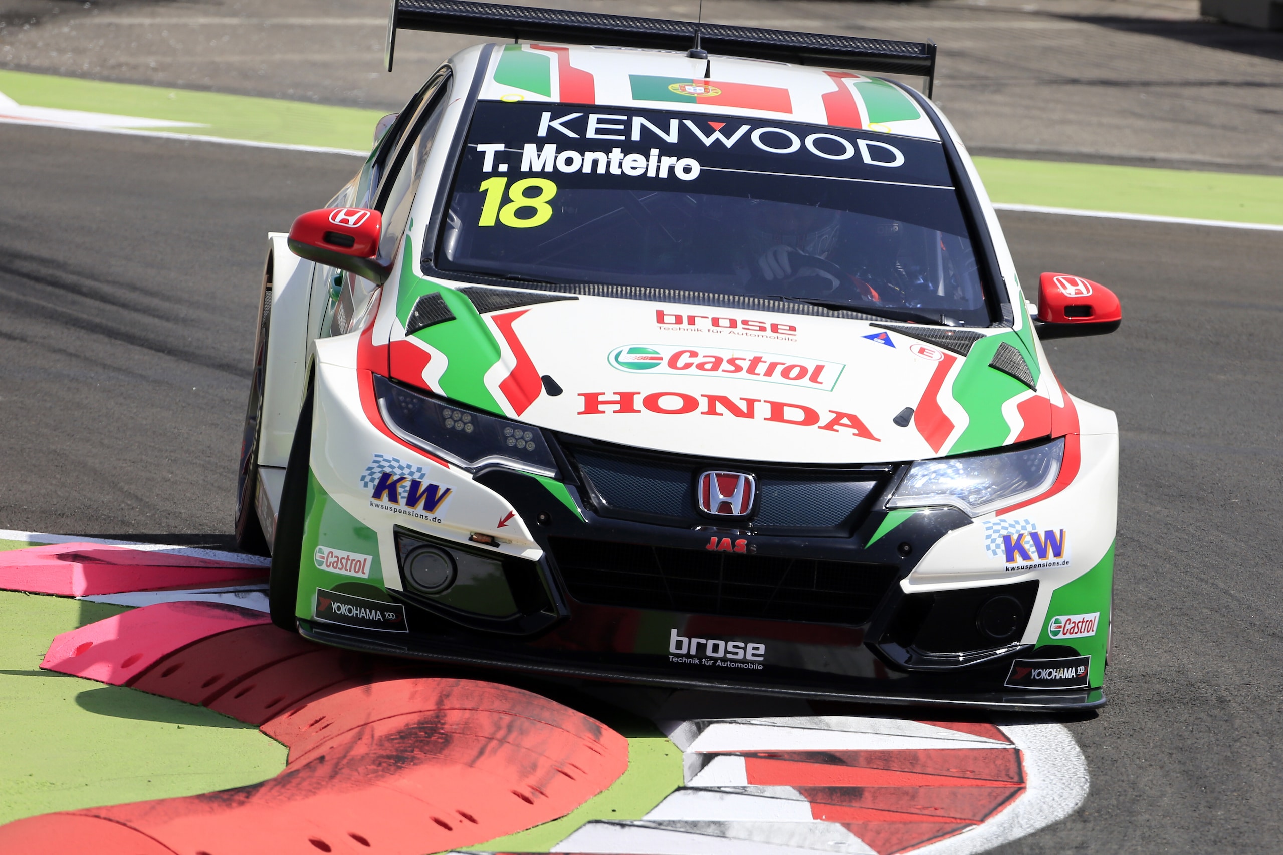 Wtcc: pole position a Marrakech per Tiago Monteiro