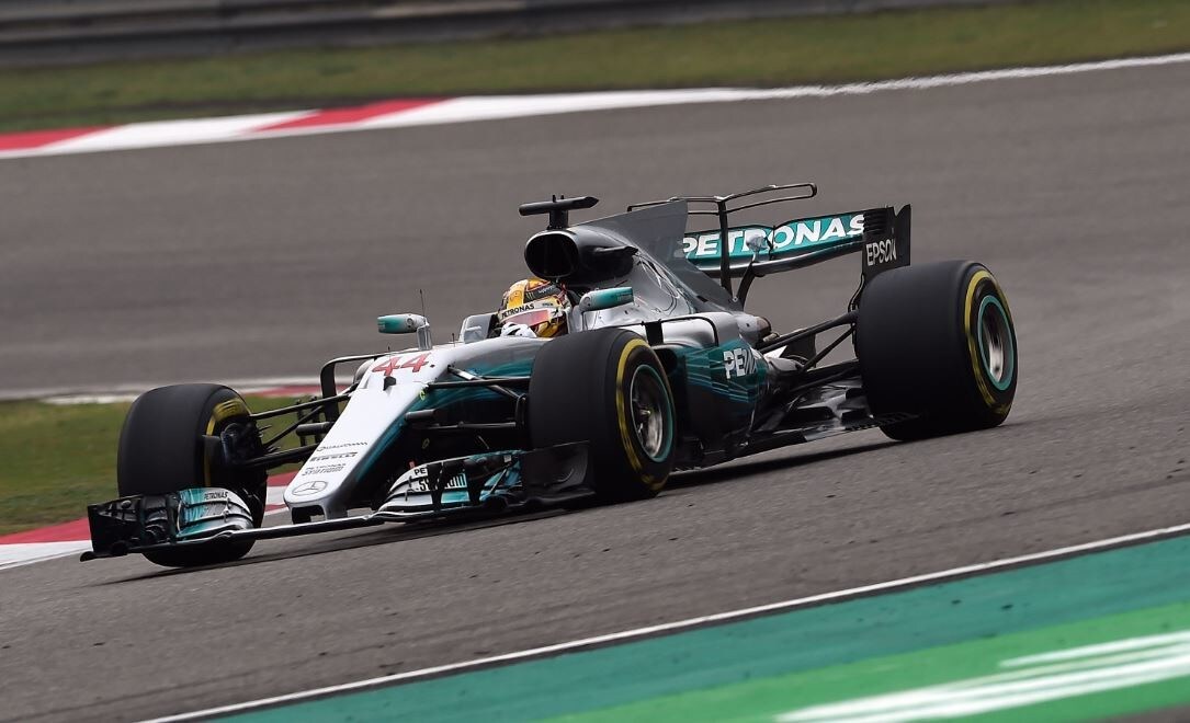 Formula 1 Cina: Hamilton domina, Vettel emoziona