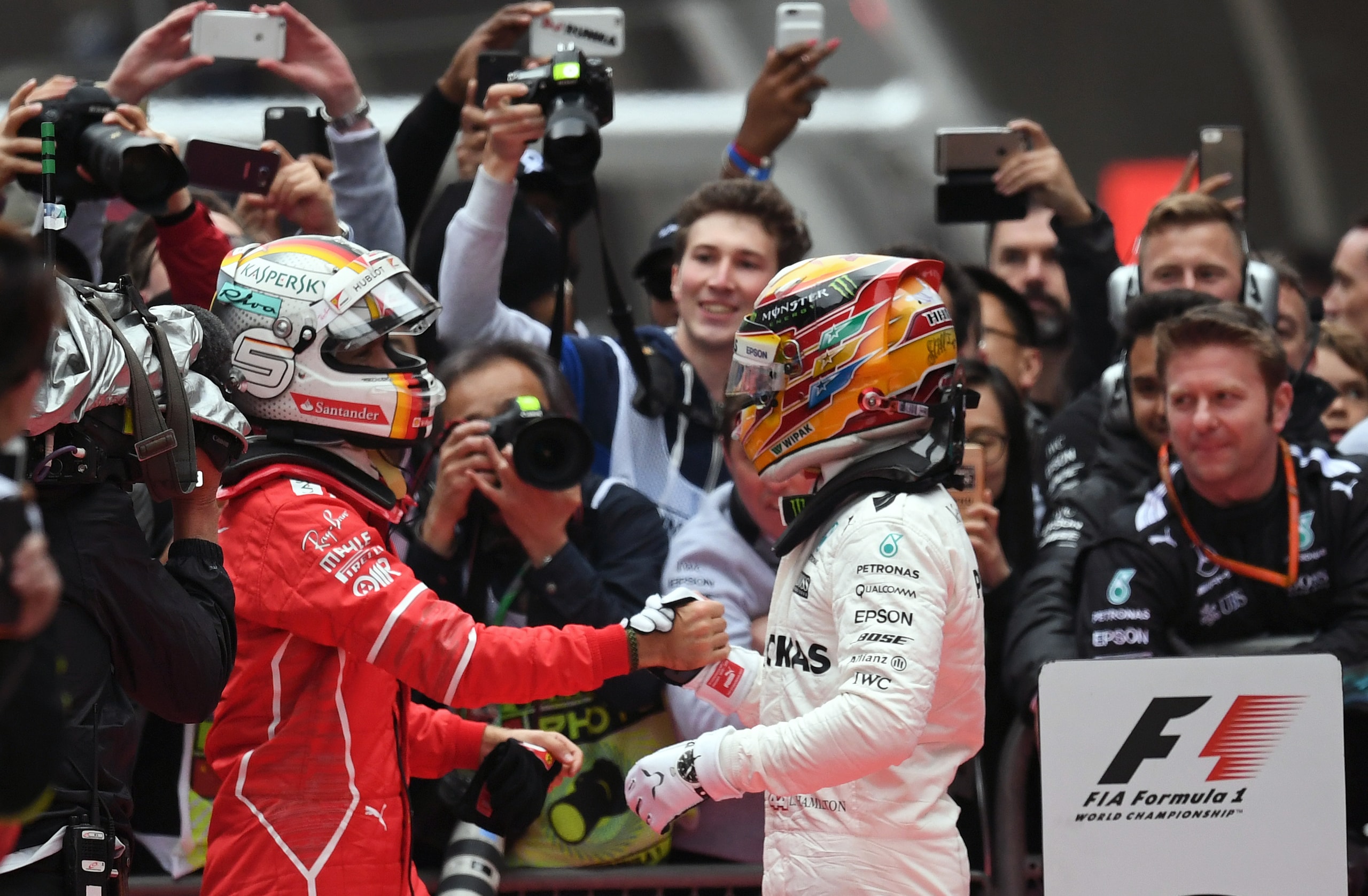 Formula 1 Cina, Hamilton vince ma teme Vettel