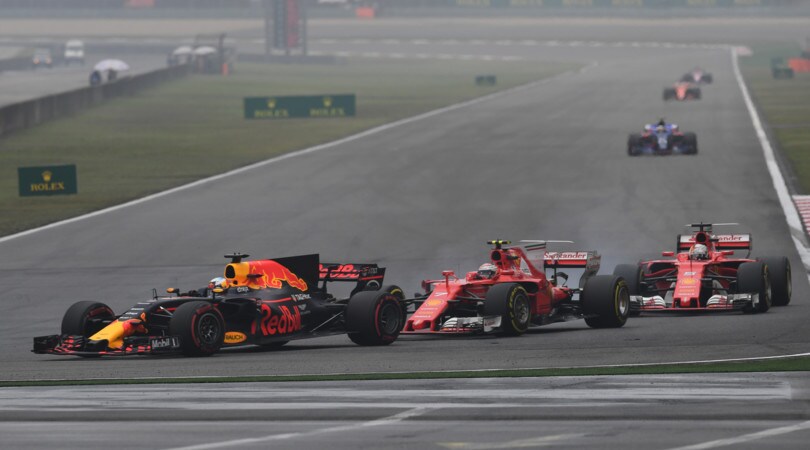 Formula 1 Cina, il trenino ha fatto perdere il treno a Vettel