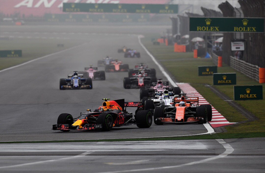 Formula 1 Cina, Verstappen implacabile sul bagnato
