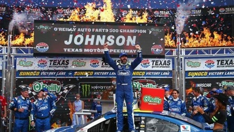 Nascar, Johnson mette la settima in Texas