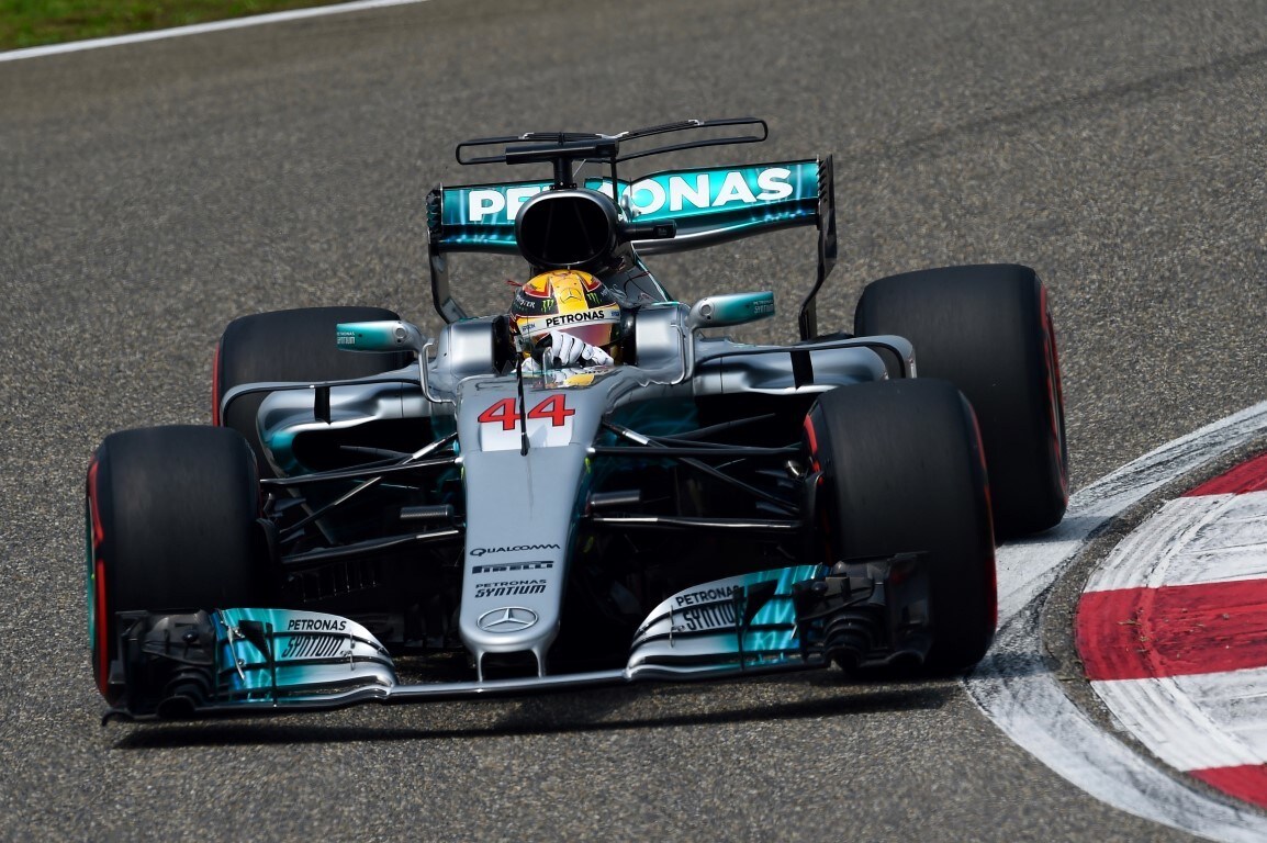 Formula 1 Bahrain, Hamilton e la verifica al caldo di Sakhir