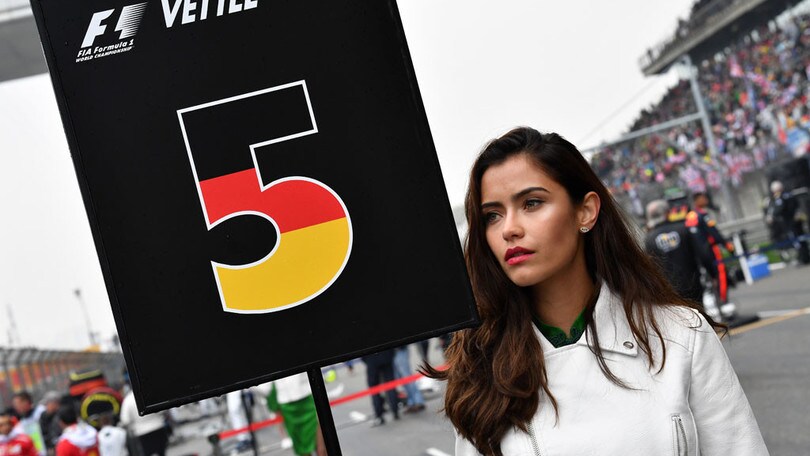 GP di Cina, bellezze esotiche in pista: foto