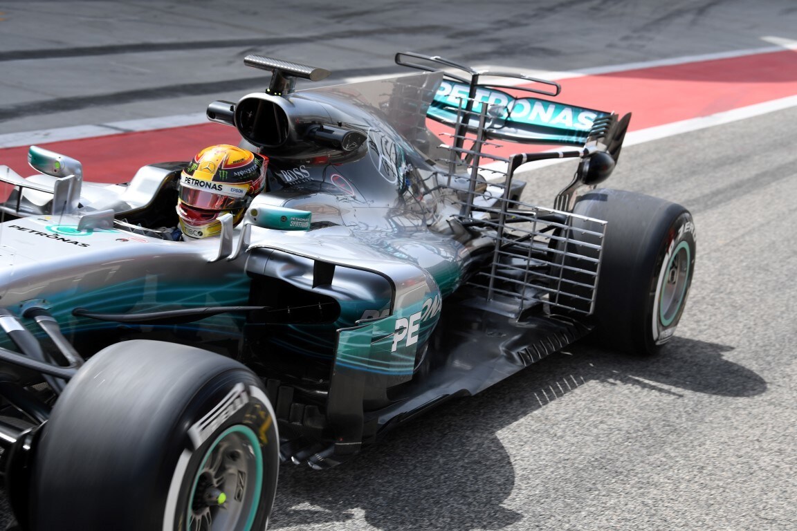 Hamilton cerca risposte dai test: "Dobbiamo capire le gomme"