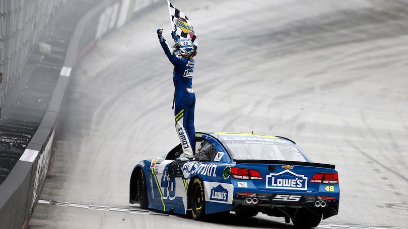 Nascar, Jimmie Johnson risorge in Tennessee