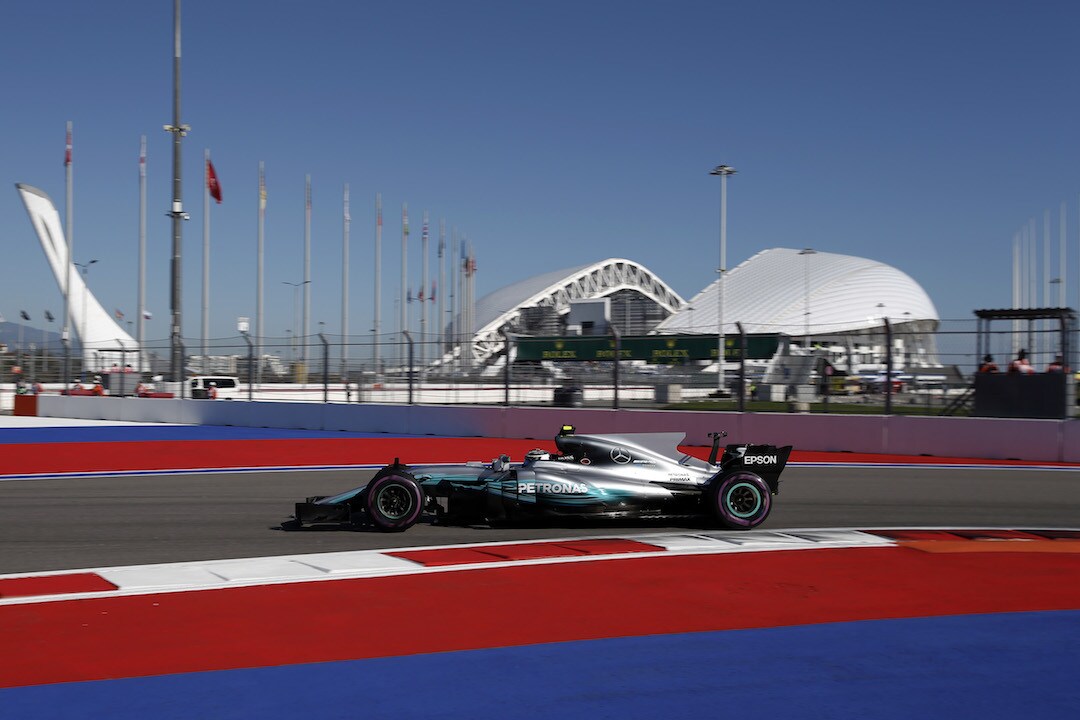 Formula 1 Russia, Bottas cambia sistema e precede Hamilton