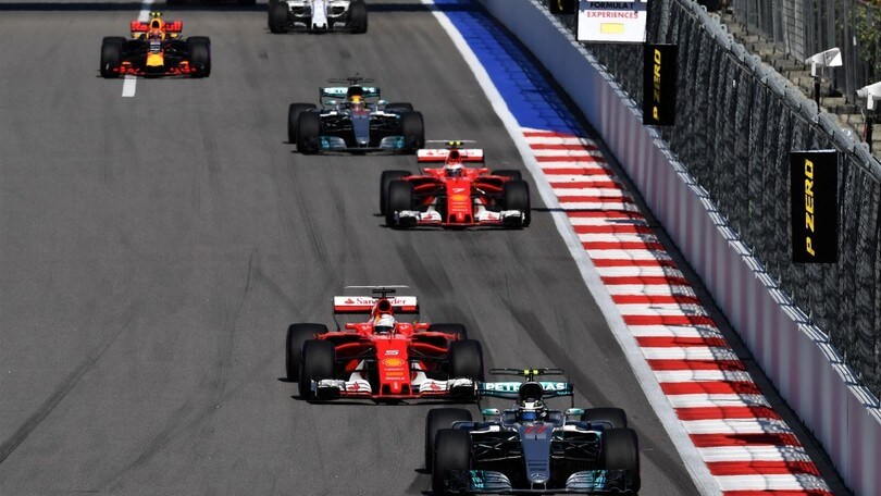 Lauda: "Ferrari farà un passo avanti, Mercedes dovrà farne due"