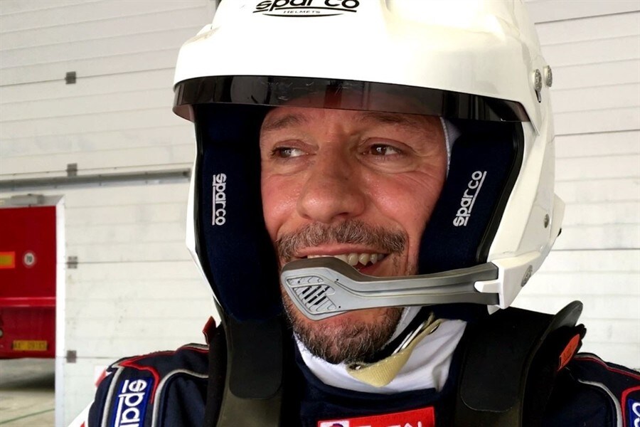 Stefano Accorsi dal set al podio con Peugeot