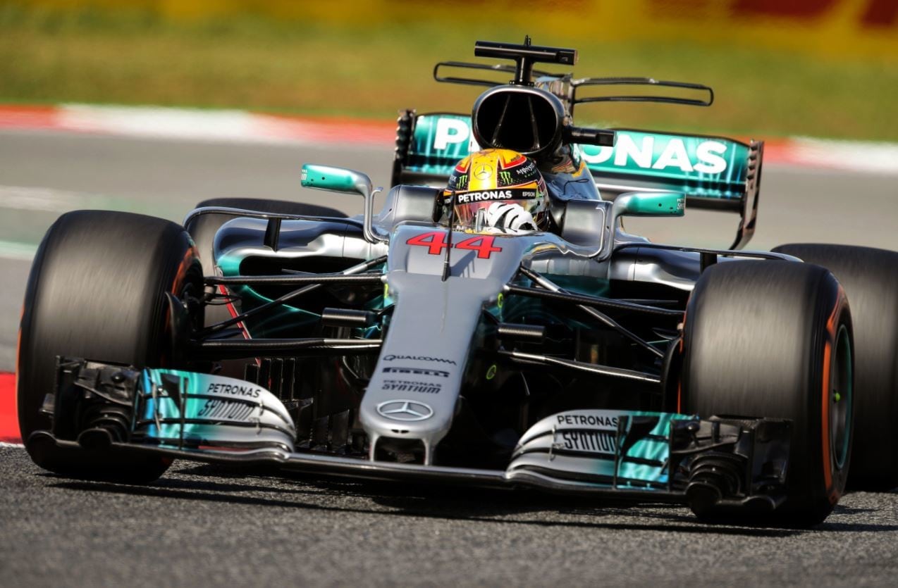 Formula 1 Spagna: pole di Hamilton ma Vettel è a un soffio