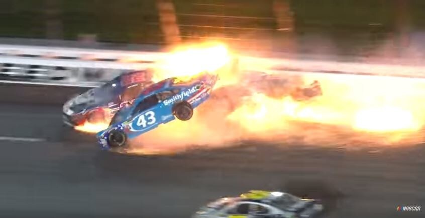 Nascar, Truex non sbaglia in Kansas, paura per Almirola
