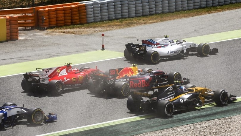 Formula 1 Spagna, scontro fra titani: foto