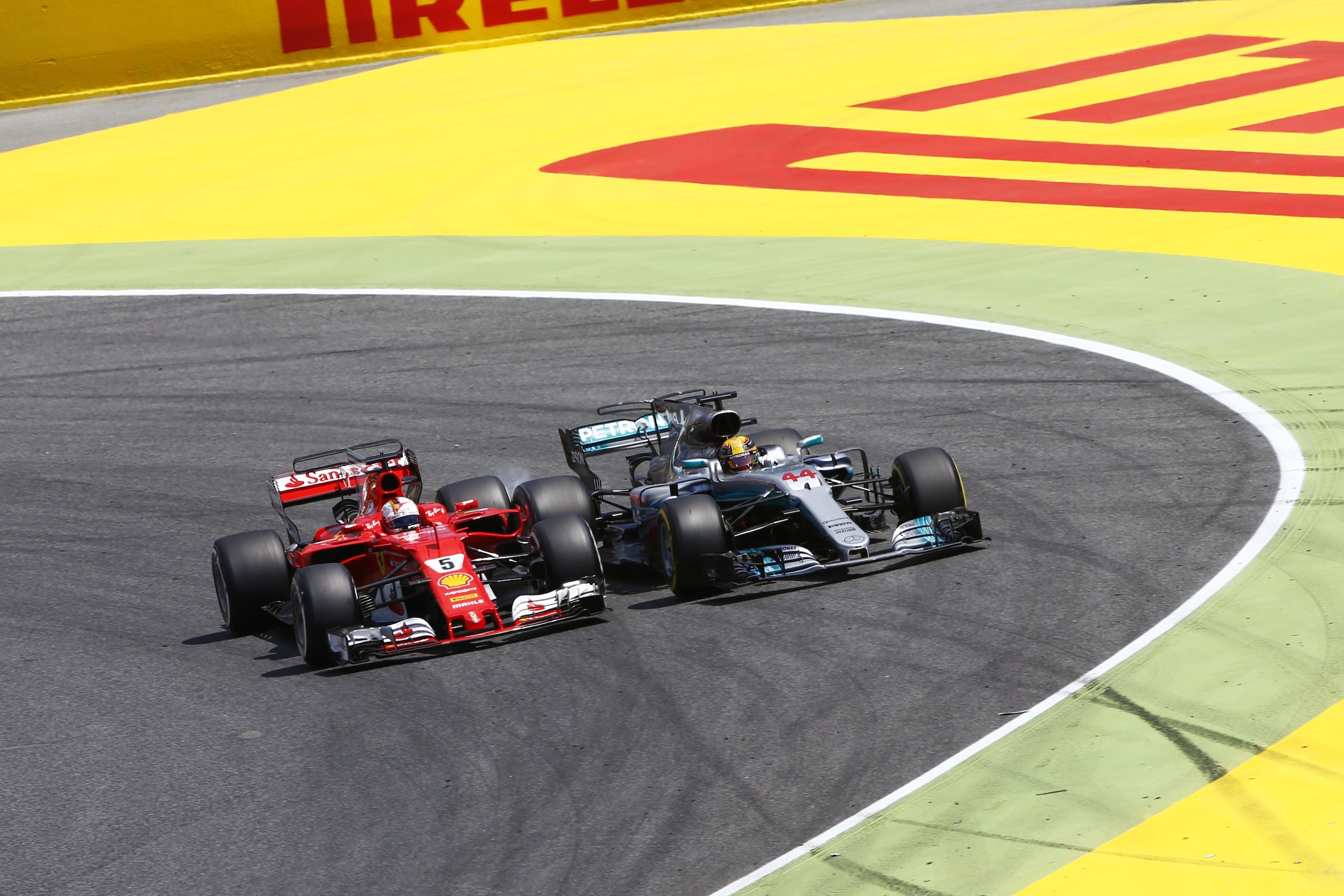 Formula 1 Spagna: Hamilton la spunta su Vettel nel GP delle emozioni