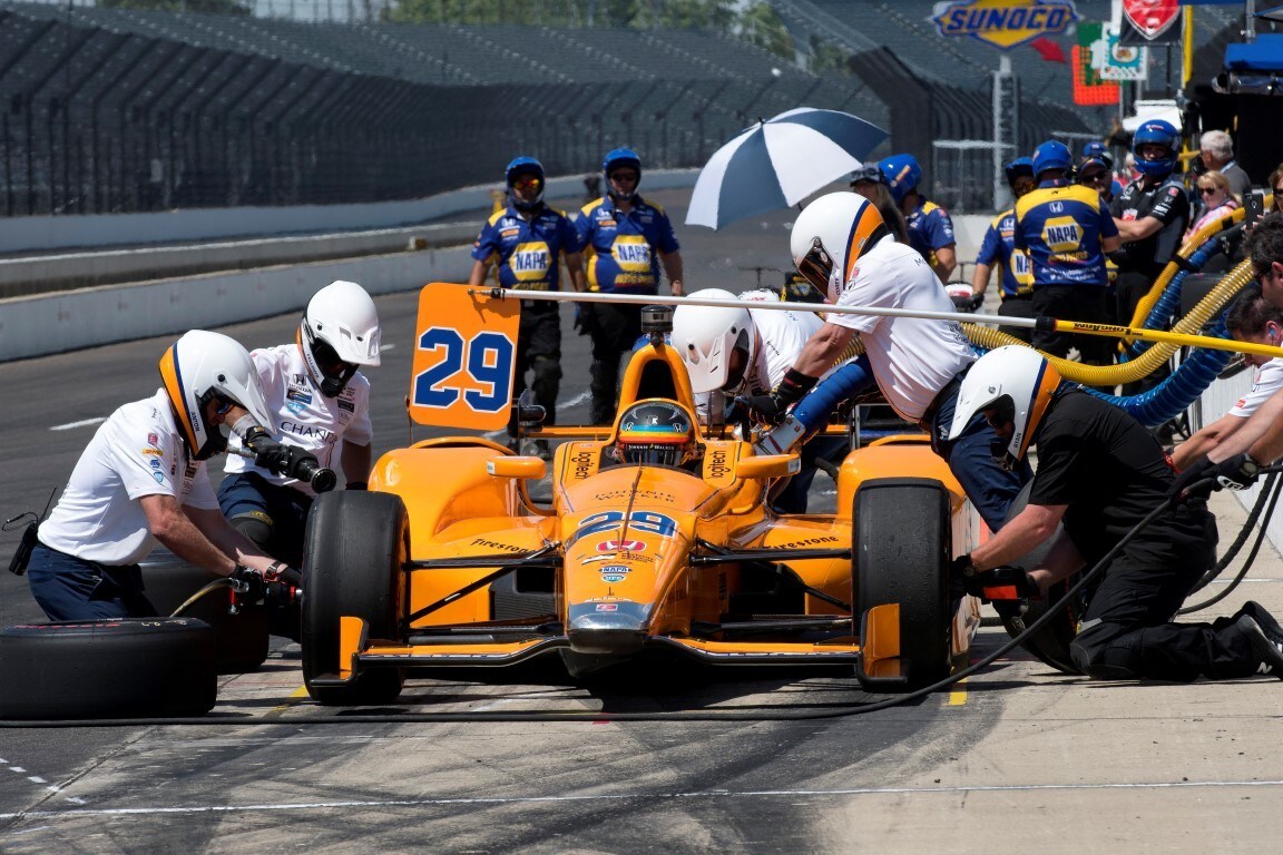 Indy 500, Alonso: "Bello avere i tifosi nel box"