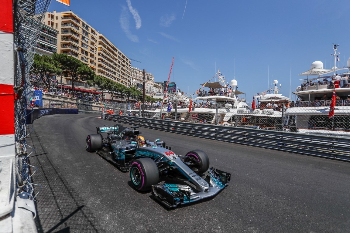 Hamilton: "Ferrari ha scelto, Vettel è il numero uno"