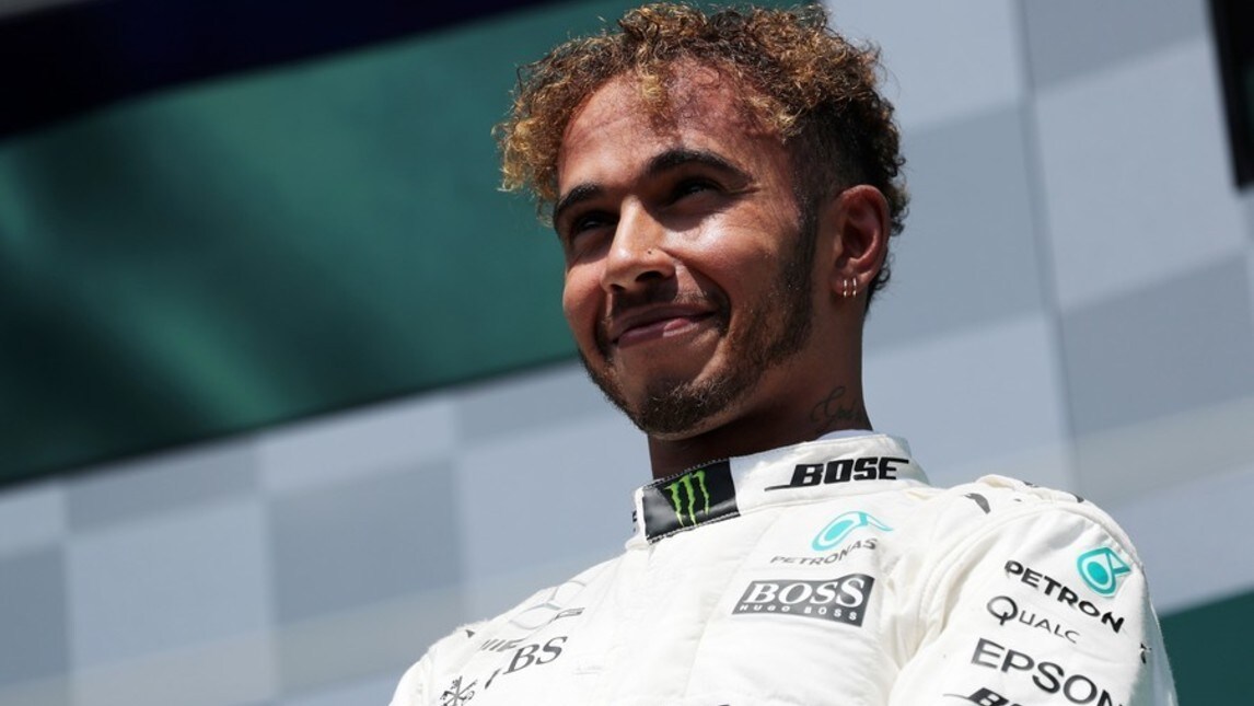 Formula 1 Canada: Hamilton, a piedi nudi nel parco