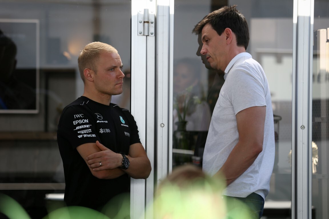 Wolff: "Bottas sa di dover attendere"