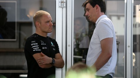 Wolff: "Bottas sa di dover attendere"