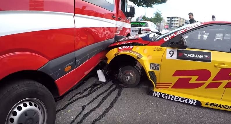 WTCC Portogallo, Coronel impatta contro il camion dei pompieri
