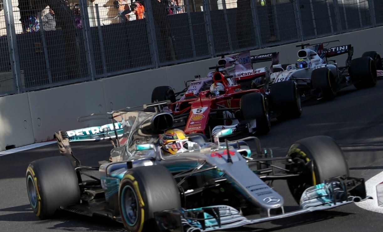 Formula 1 Baku, la rabbia di Vettel e Arrivabene: "Siamo in F1 o al Colosseo?"