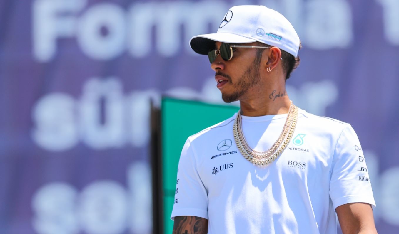 Formula 1 Baku, Hamilton rimbrotta Vettel: "Non si è comportato da campione"